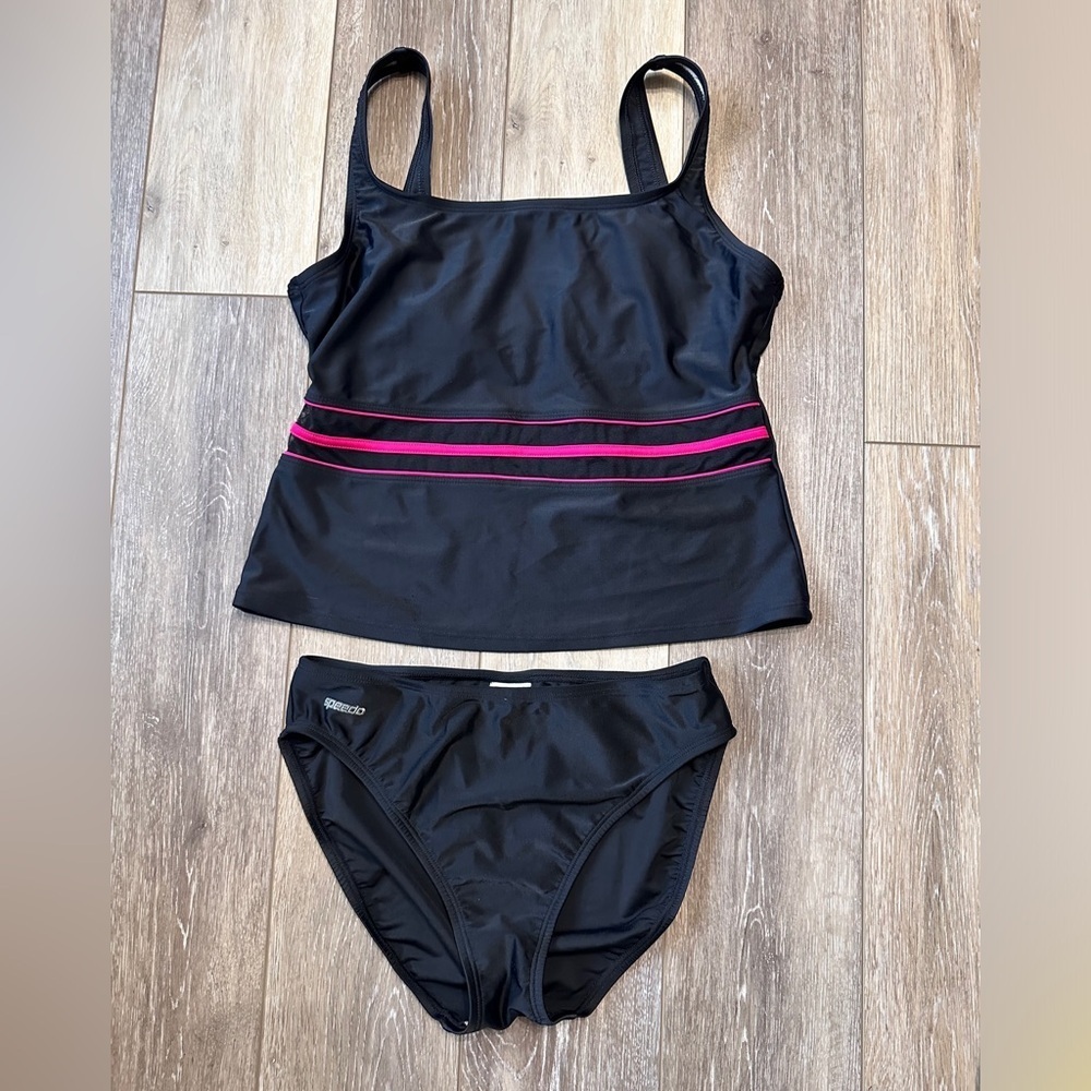 #4) 🏖️Speedo swim set size: Top-12 bottom-10 black with pink under chest
